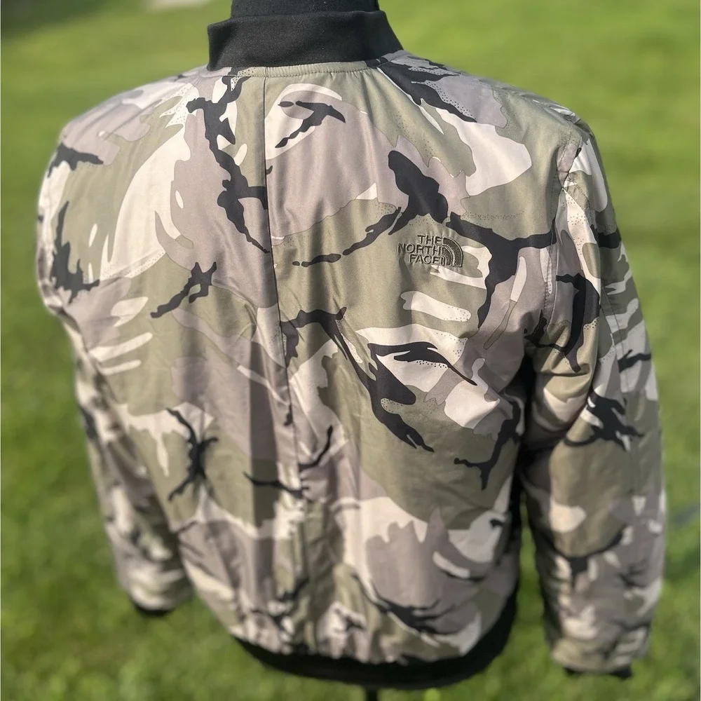 The North‎ Face Women's Size Small Barstool Bomber Jacket Camo